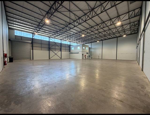 751M² WAREHOUSE TO LET IN STIKLAND INDUSTRIAL